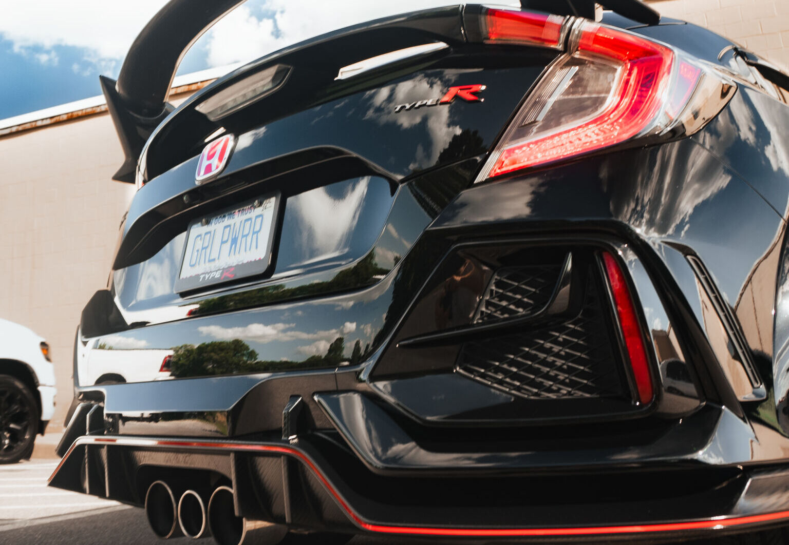 type r black 01